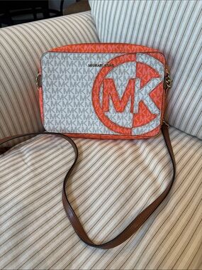 Michael Kors large jet set east west crossbody bag purse clementine